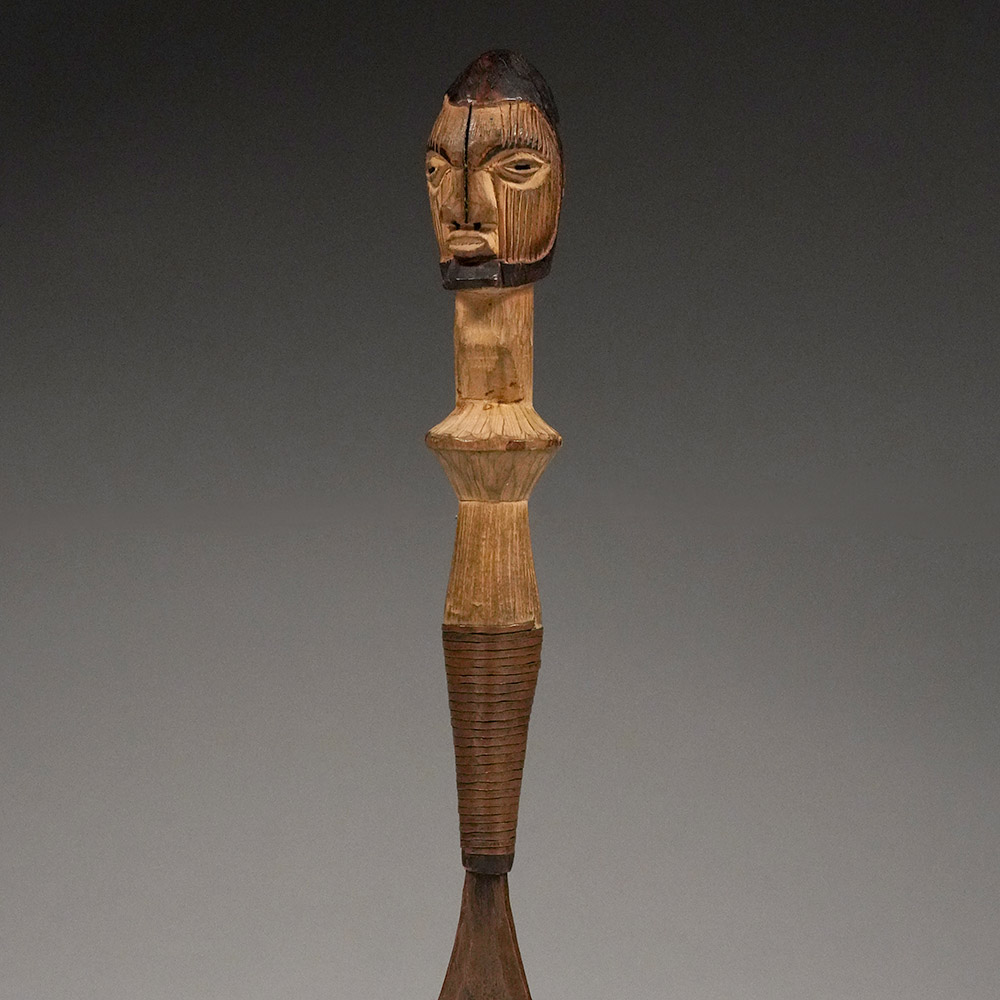 Knife Adorned with Classic Teke Head