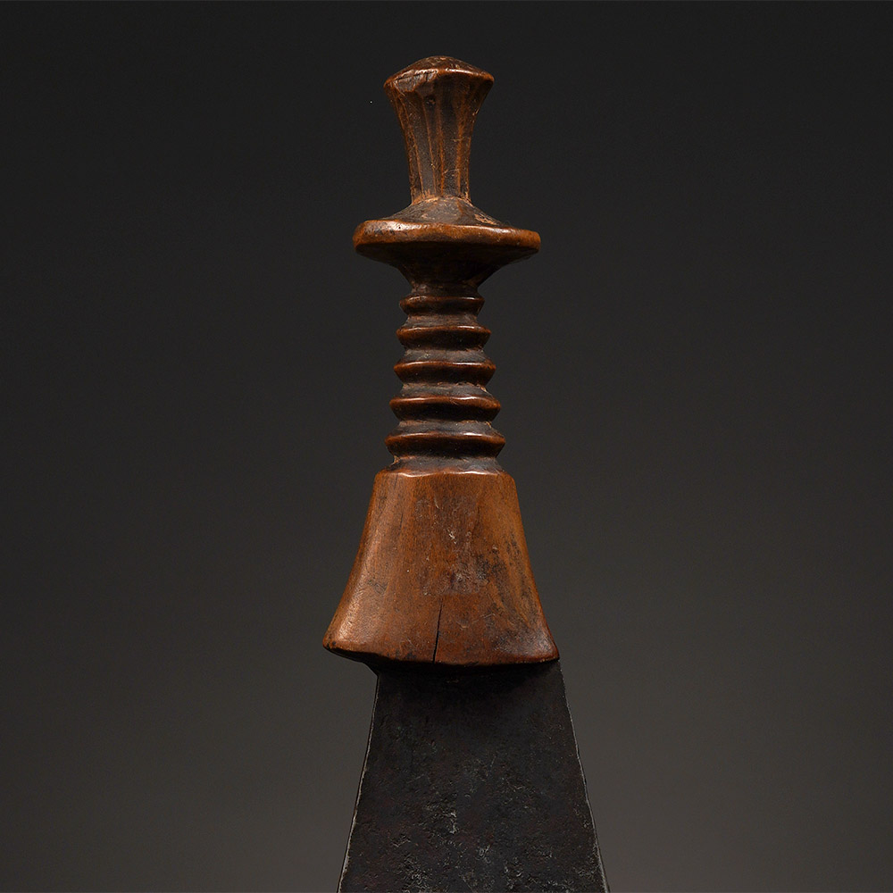 Asymmetrical Discoid Knife Poko Lele / Dzing / Mbuun / Yanzi, D.R. Congo