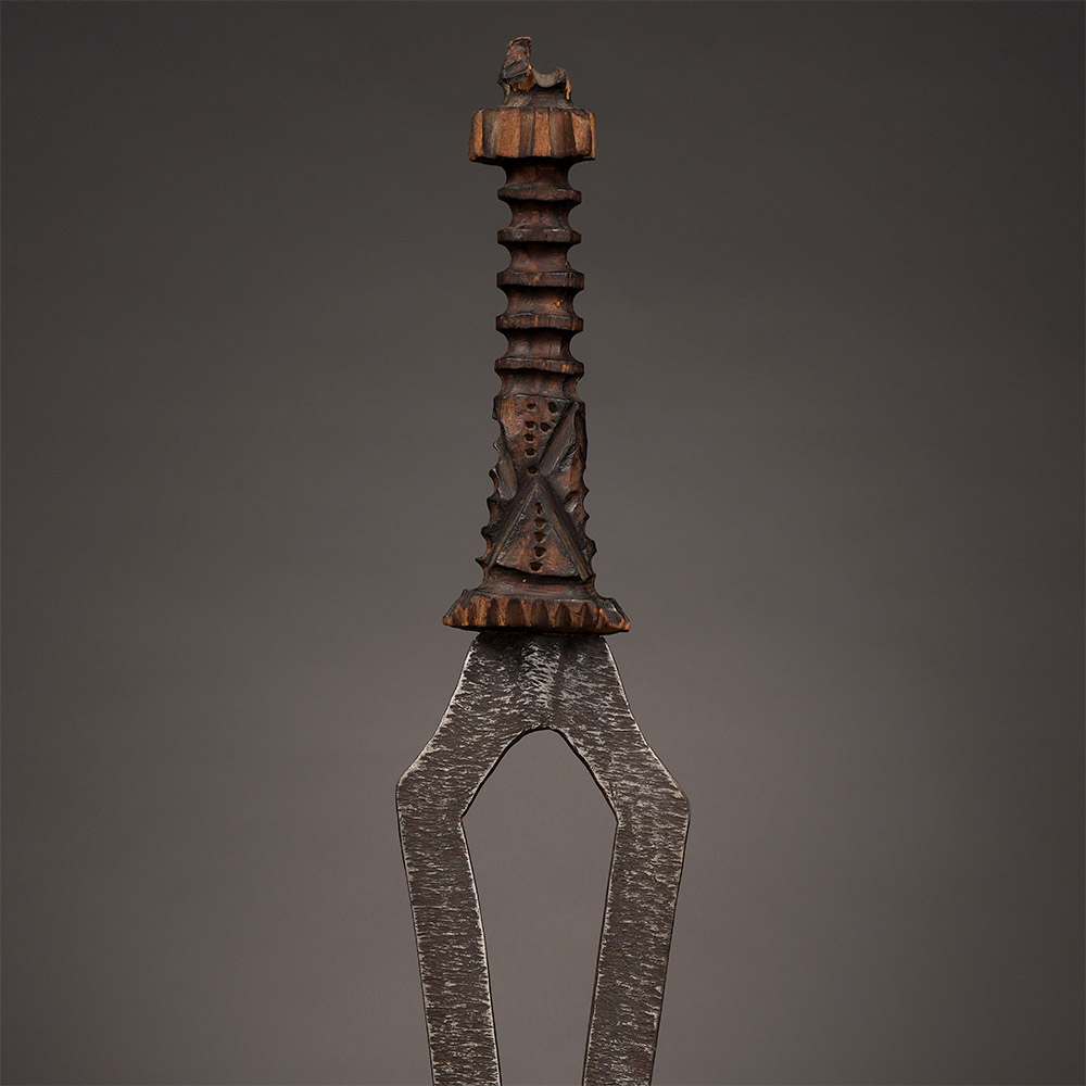 Dagger with Large Negative Space, D.R. Congo